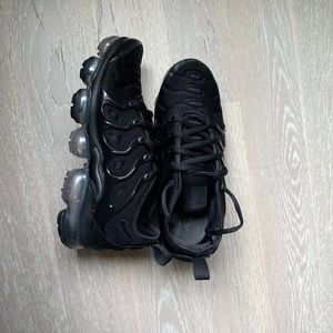 WOMEN'S NIKE AIR VAPORMAX PLUS RUNNING SHOE